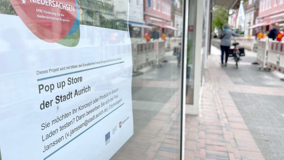 Mit dieser Information am Ladenlokal machen die Auricher auf ihren Pop-up-Store aufmerksam. Foto: Archiv