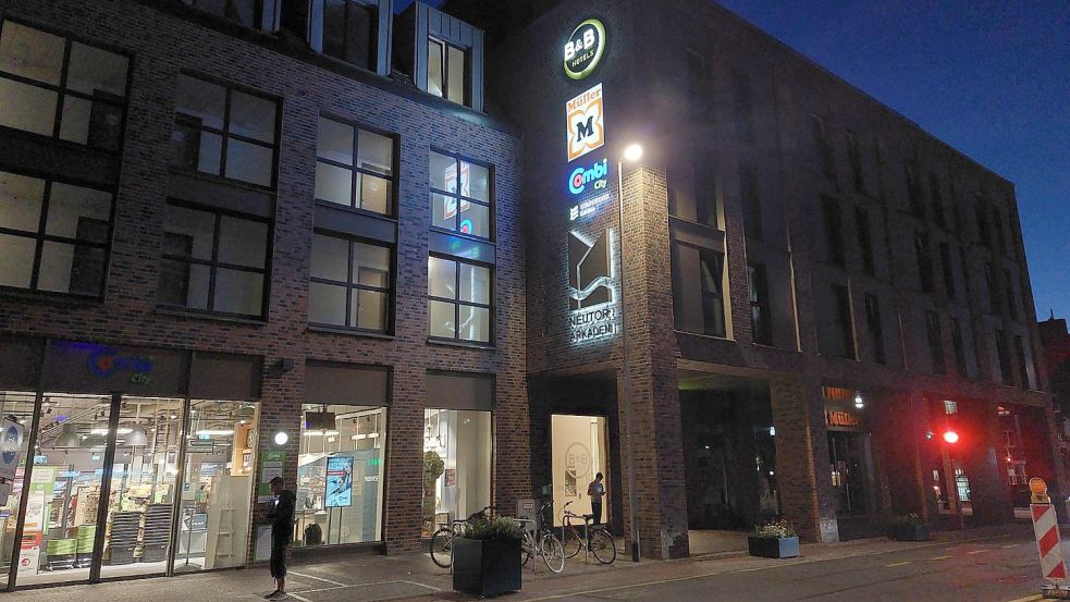 Beleuchtete Schaufenster in Emdens Innenstadt - nicht mehr lange? Foto:Hanssen/Archiv