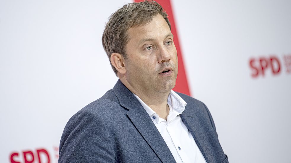 Parteichef Lars Klingbeil (Bild) soll an diesem Sonnabend Ministerpräsident Stephan Weil beim Wahlkampfauftakt der niedersächsischen SPD in Emden unterstützen. Foto: F. Sommer/dpa
