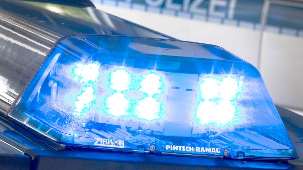 Die Polizei hat eine Barßelerin gestoppt, die zuvor betrunken einen Unfall gebaut hatt. Foto: Gentsch/DPA