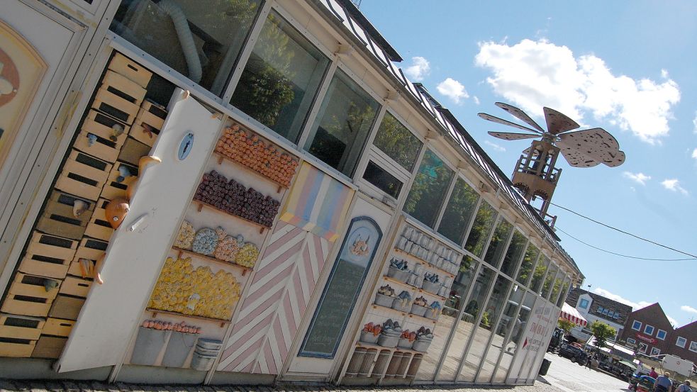 Die Reliefs an der Markthalle wurden mit Sorgfalt ausgewählt.