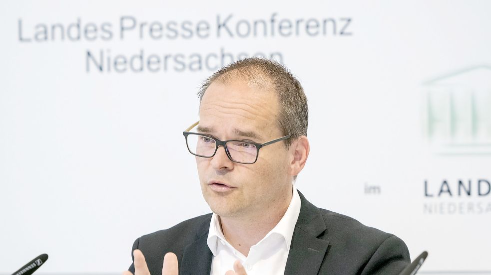 Steht im Interview Rede und Antwort: Niedersachsens Kultusminister Grant Hendrik Tonne (SPD). Foto: Ole Spata/dpa