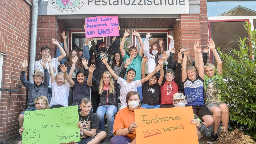 Schüler der Pestalozzischule in Leer, wollen dass es ihre Schule auch über 2027 hinaus gibt. Foto: Ortgies/Archiv