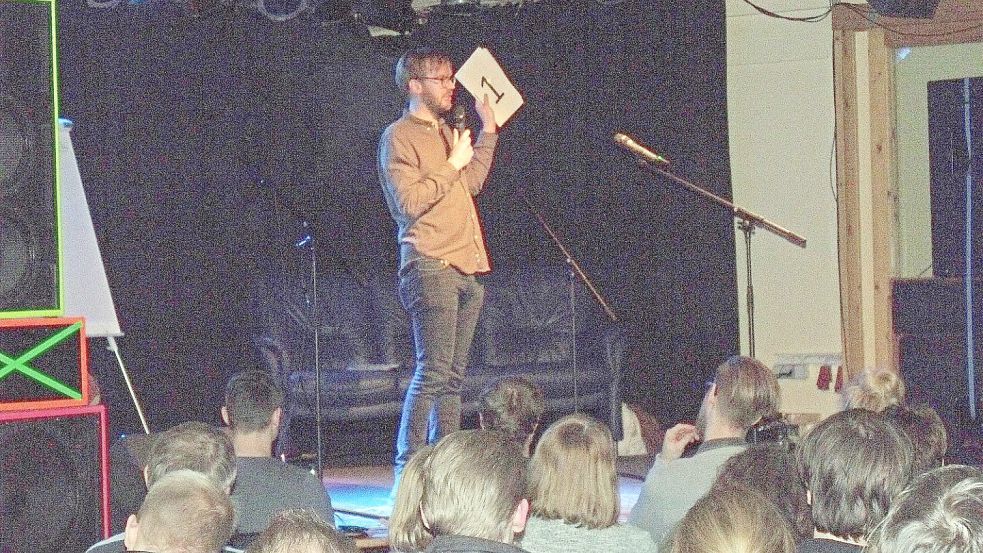 Lukas Sparenborg moderierte von 2010 bis 2020 den Poetry Slam im Jugend- und Kulturzentrum Alte Post in Emden. Foto: Archiv/Peek