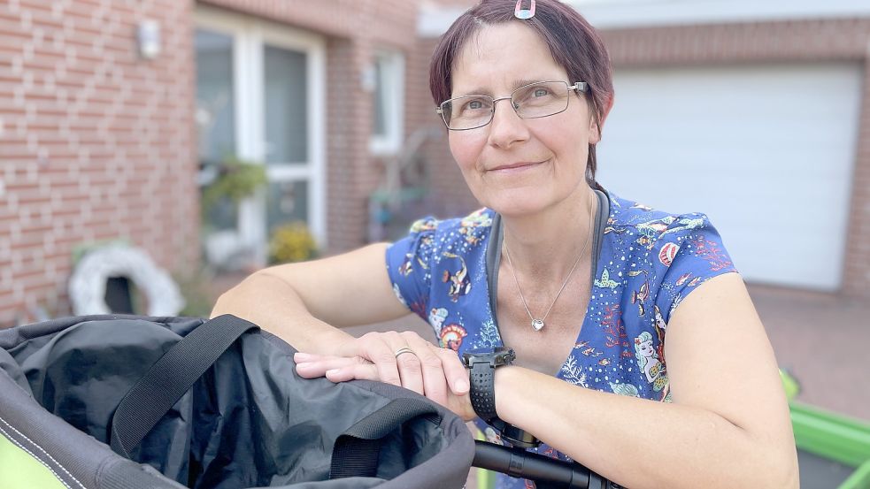 Melanie Röben sind in den vergangenen drei Monaten vor allem die Vorzüge ihres Fahrrades bewusst geworden. Der öffentliche Nahverkehr ist für die Moormerländerin nur eine unvollkommene Alternative zum Auto. Foto: Päschel