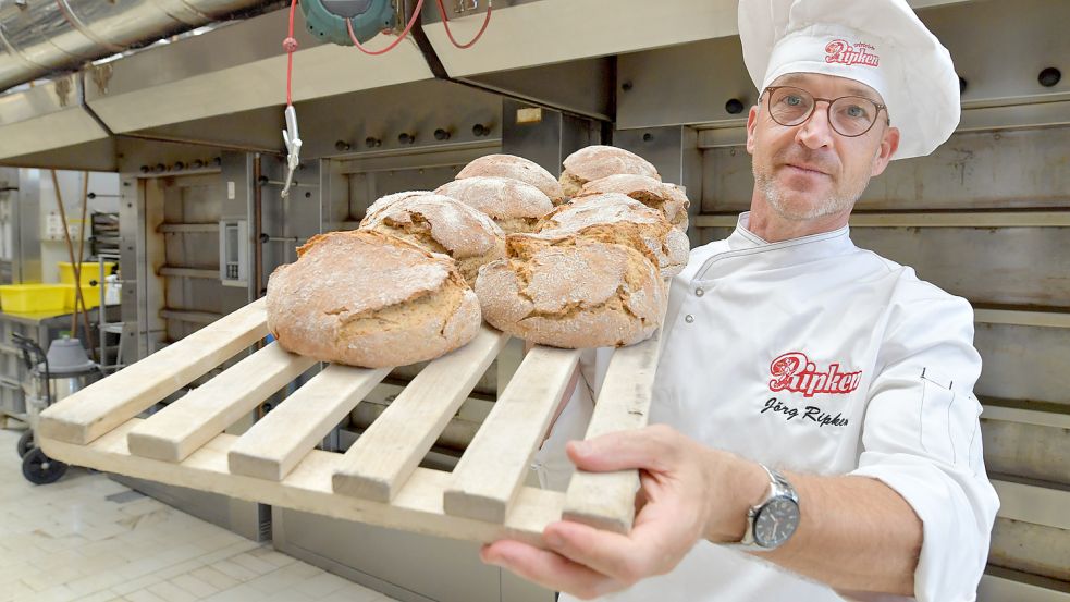 Der Großteil des Gebäcks kommt bei Jörg Ripken aus dem Gasofen. Foto: Ortgies