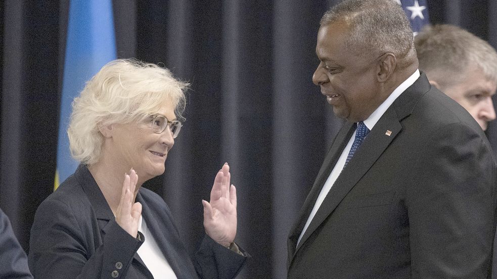 Sichern der Ukraine Hilfe für den Winter zu: Bundesverteidigungsministerin Christine Lambrecht und US-Verteidigungsminister Lloyd Austin auf der US-Airbase Ramstein. Foto: dpa