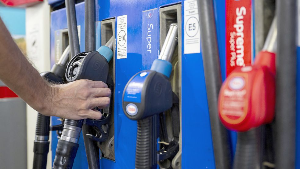 Nach Ende des Tankrabatts sind die Spritzpreise in Deutschland auf den zweithöchsten Wert in Europa gestiegen Foto: dpa