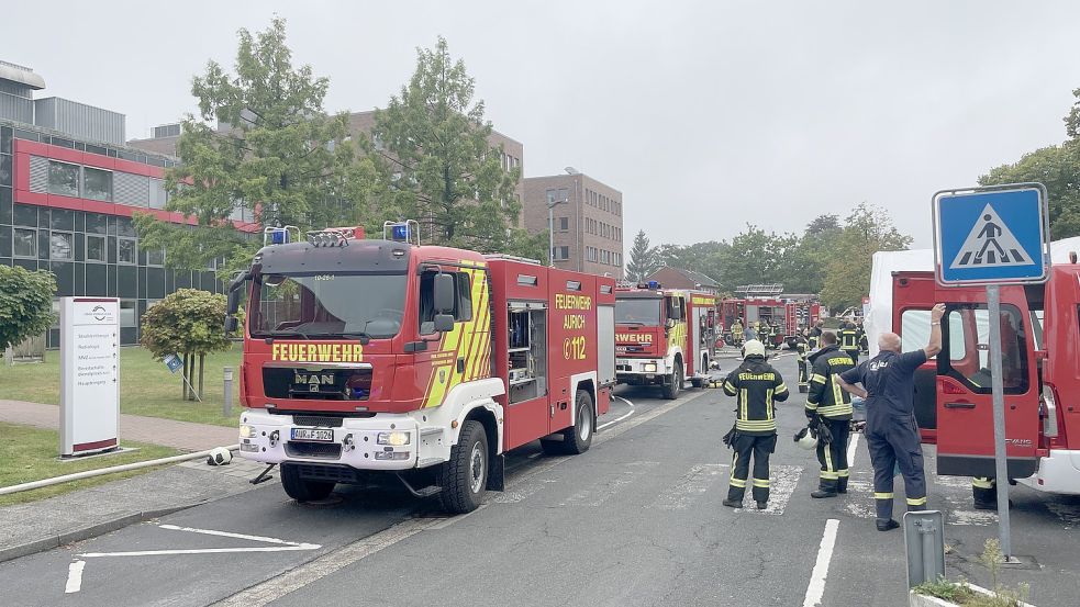 Die Ubbo-Emmius-Klinik wurde aufgrund eines Feuers evakuiert. Foto: Oliver Bär