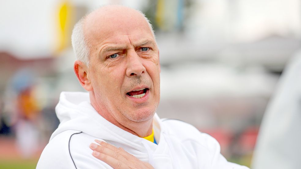 Ex-Fußballprofi Mario Basler hat beim Sommerhaus der Stars bisher nur wenige Freunde gefunden. Besonders auf einen Influencer hat er es abgesehen. Foto: IMAGO images/Rene Schulz