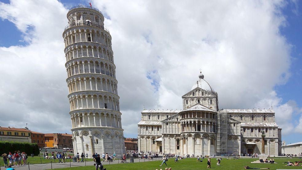 Ist zwar weltbekannt, aber schon lange als Rekordhalter entthront: der schiefe Turm in Pisa. Foto: pixabay