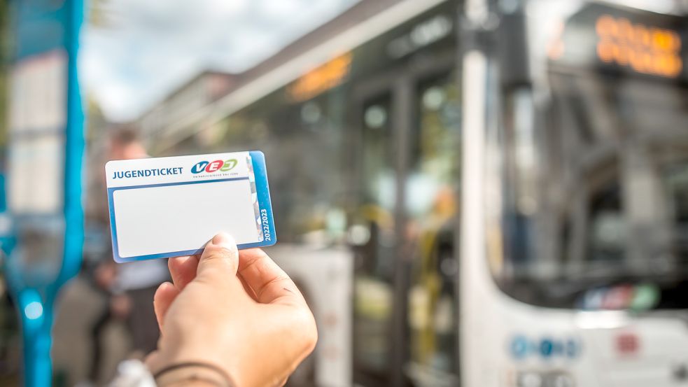 So sieht das neue Jugendticket aus, mit dem junge Leute in der ganzen Region Bus fahren können. Foto: Cordsen