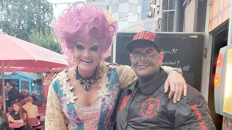Marco Apfler arbeitet an den Wochenenden zusätzlich als Kieztourenbegleiter für Olivia Jones. Foto: privat