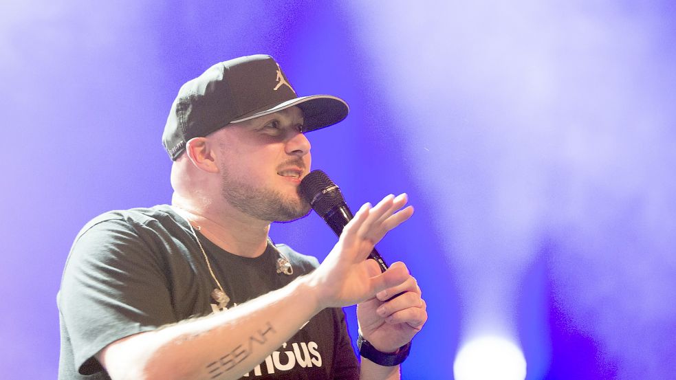 Der Rapper Kool Savas bei einem Konzert in Luzern im Jahr 2016. Foto: Flueeler/Keystone/dpa