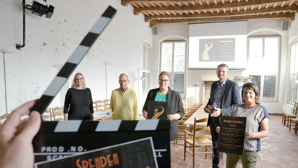 Sie wollen die alte Kinoidee von 1919 wieder aufleben lassen: Maike Graber (von links), Dr. Jörg Hagena, Inga Graber, Dr. Matthias Stenger und Frauke Stenger. Fotos: Hillebrand