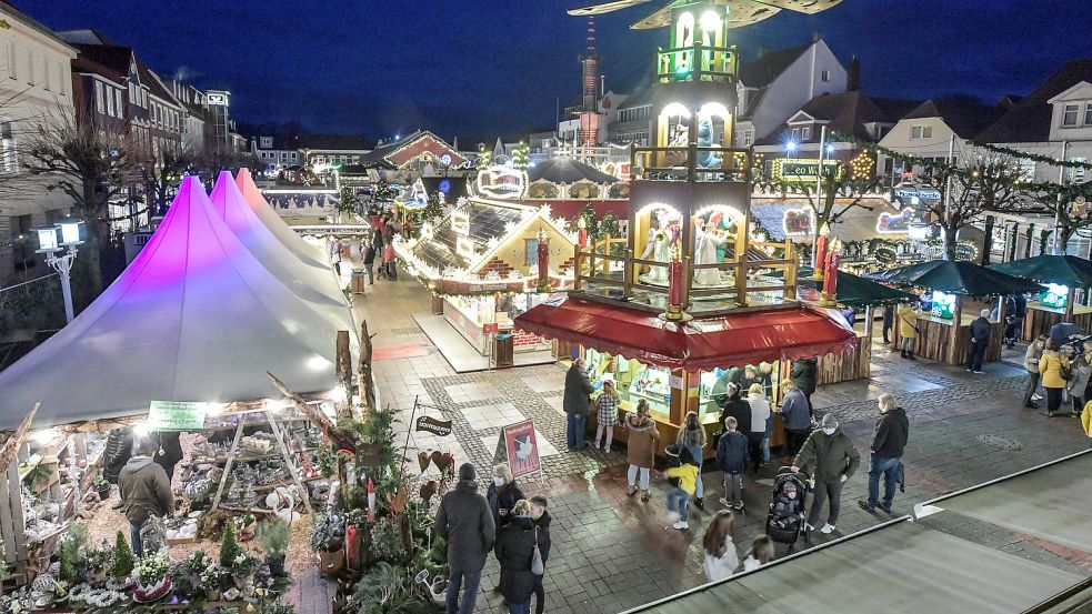 Lichter gehören zur Adventszeit dazu – wie hier auf dem Auricher Marktplatz. Archivfoto: Ortgies