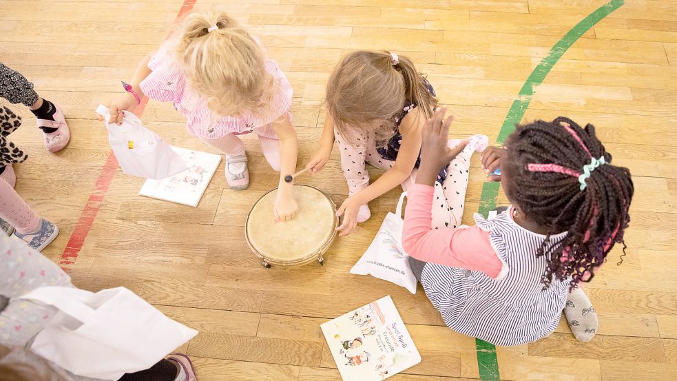 In der Kinderbetreuung fehlt es an Fachkräften. Foto: Charisius/DPA