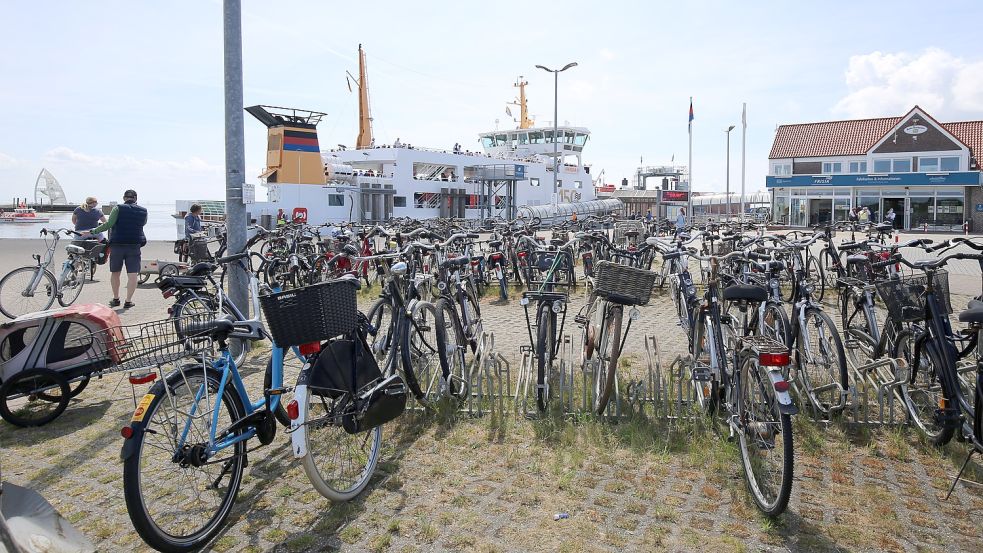 Die Reederei Frisia fährt mit ihren Fähren seit 1871 die Insel Juist an. Foto: Böning
