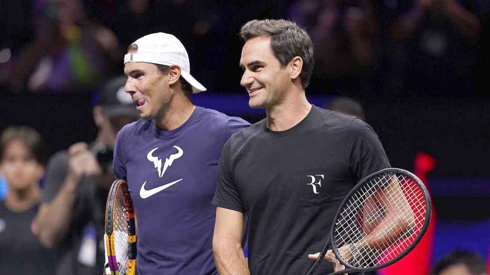 Roger Federer (r) hatte sich für sein letztes Spiel Rafael Nadal als Doppelpartner gewünscht. Foto: John Walton/PA Wire/dpa