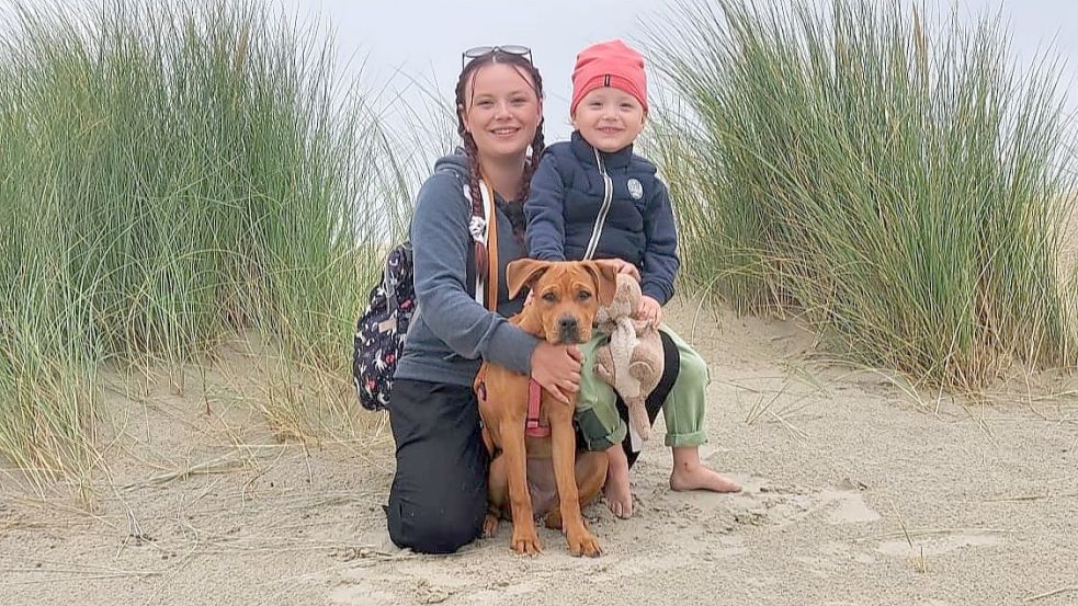 Vor dem Umzug nach Hamburg sind Janika Pfnister und ihr dreijähriger Sohn Henry zusammen im Urlaub an der Nordsee gewesen. Foto: Familie Pfnister