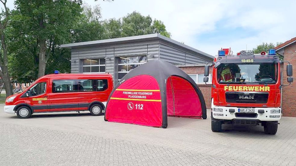 Da waren sie noch vorhanden und unversehrt: die beiden Einsatzfahrzeuge der Freiwilligen Feuerwehr in Plaggenburg. Foto: Feuerwehr