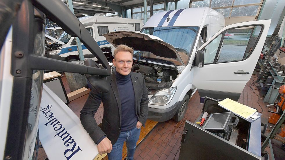 Jan Peters, Geschäftsführer des Leeraner Autohauses Völcker-und-Peters, hofft auf eine Eröffnung Mitte des kommenden Jahres. Foto: Ortgies/Archiv