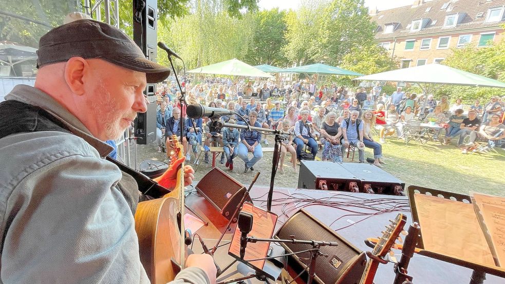 Gut besuchtes Kultursommer-Konzert auf dem Stephansplatz: Manchen Anliegern ging die Beschallung allerdings auch auf die Nerven. Foto: Päschel