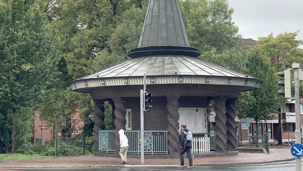 Klein, aber markant: Der historische „Chinesentempel“ an der Boltentorbrücke ist aus dem Stadtbild kaum wegzudenken. Foto: H. Müller