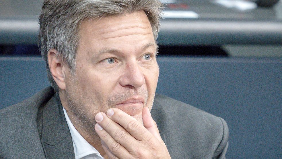 Bundeswirtschaftsminister Robert Habeck erklärte im Deutschlandfunk, man könne den Gaspreis nicht so weit herunter subventionieren wie er 2021 gewesen sei. Foto: dpa