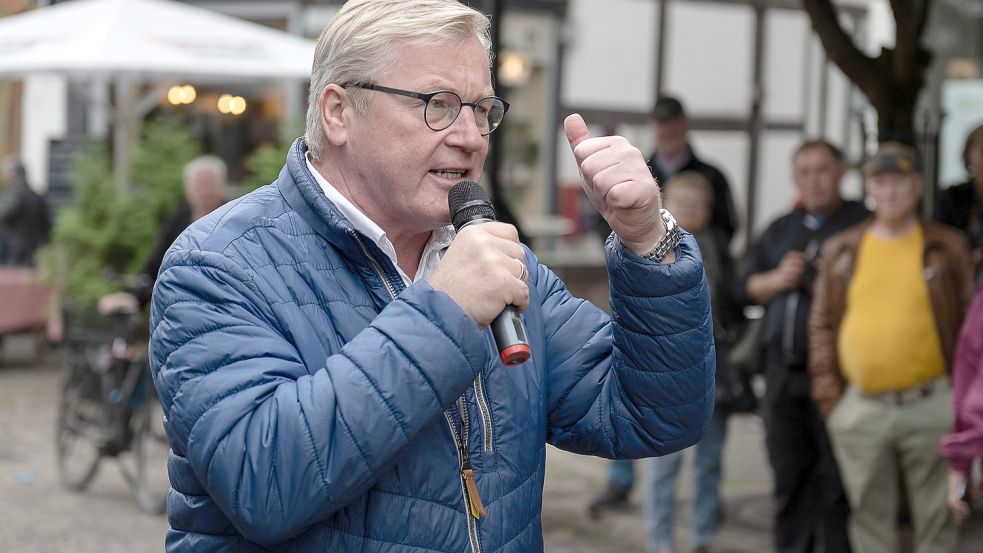 Kämpft für seinen Wahlsieg bei der Landtagswahl in Niedersachsen am 9. Oktober 2022: CDU-Spitzenkandidat Bernd Althusmann, hier bei einem Auftritt in Einbeck. Foto: Swen Pförtner/dpa