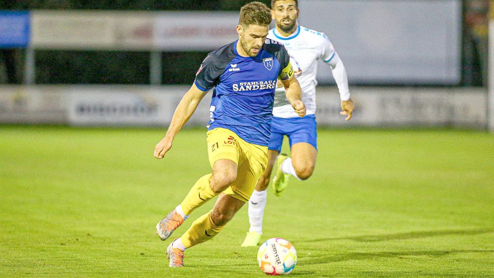 Tido Steffens will mit Kickers Emden den zweiten Heimsieg einfahren.