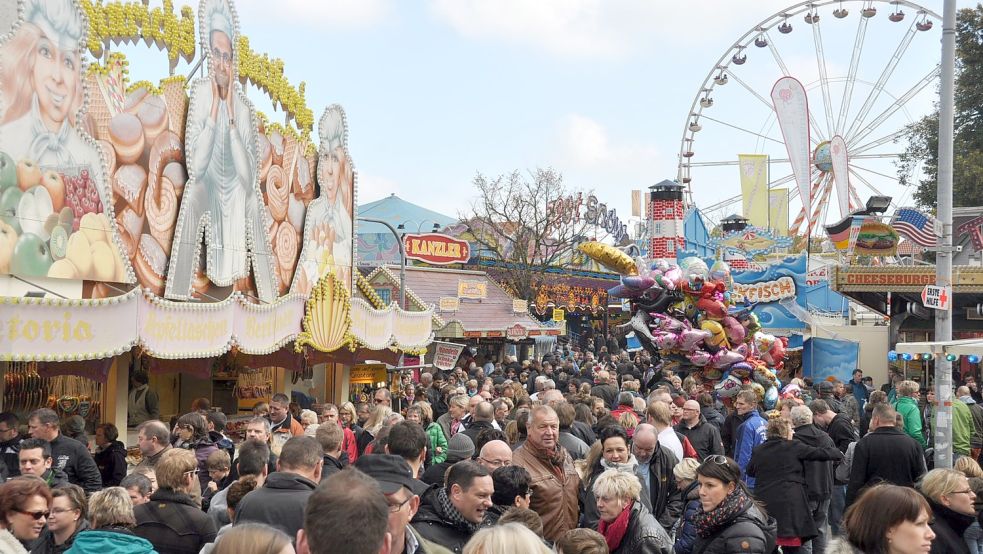 Voll war es auf dem Gallimarkt immer schon. In diesem Jahr könnte der Ansturm noch größer sein, glauben die Schausteller. Foto: Wolters/Archiv