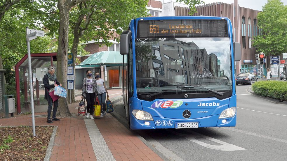 Gedränge vor und in den Stadtbussen gibt es nur, wenn Schüler unterwegs sind. Foto: Wolters/Archiv