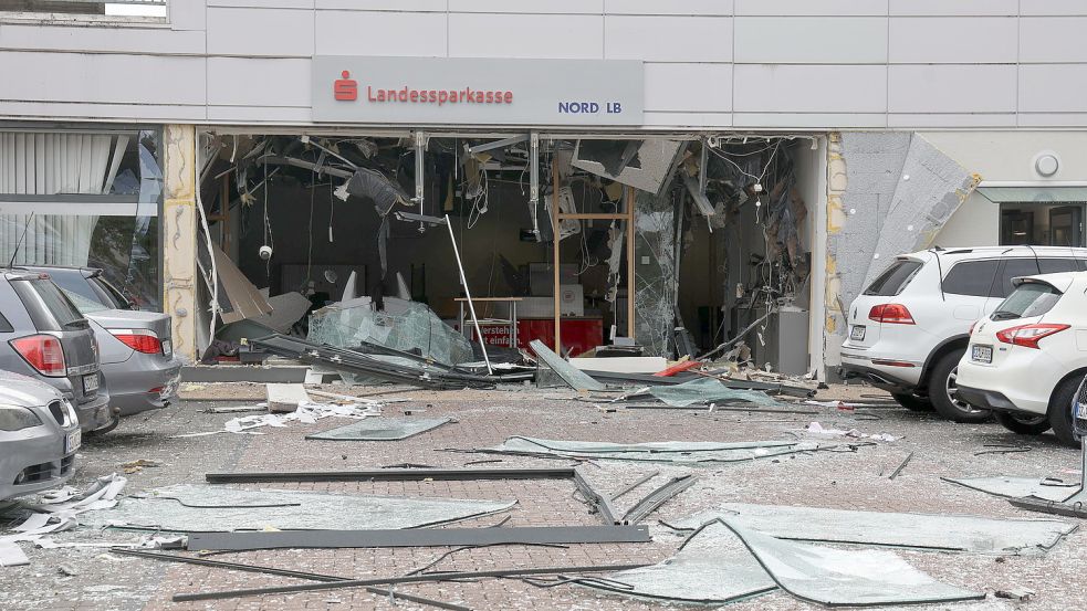 Häufig bleibt nach der Sprengung eines Geldautomaten ein Trümmerfeld zurück. Foto: Rudi Karliczek/dpa