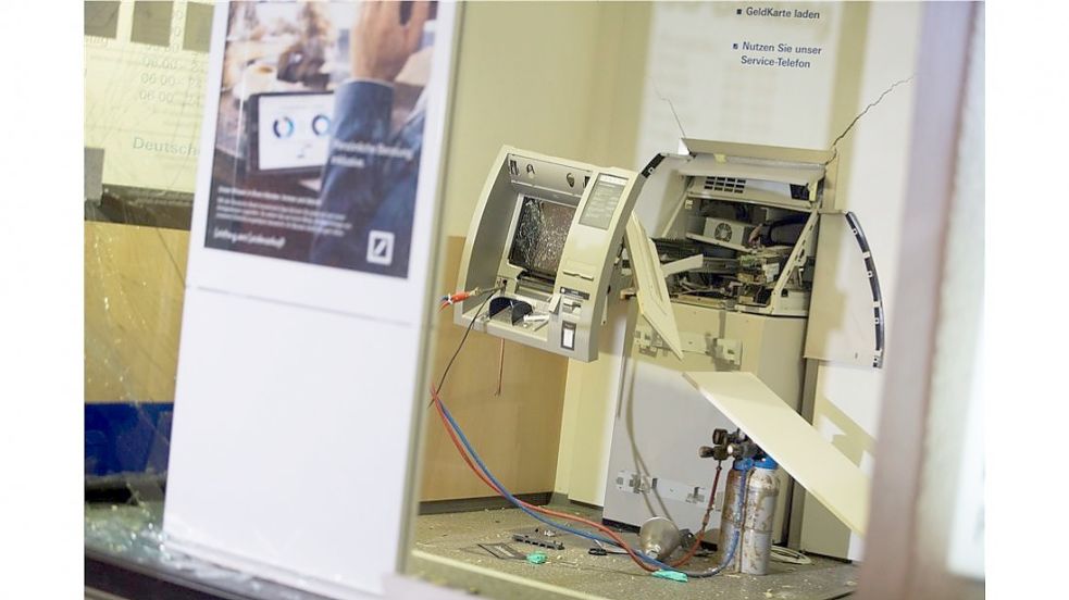 Immer wieder werden in Niedersachsen Geldautomaten in die Luft gesprengt. Nun wird bei der Staatsanwaltschaft Osnabrück eine neue „Zentralstelle zur Bekämpfung von Geldausgabeautomatensprengungen“ eingerichtet. Foto: Swaantje Hehmann