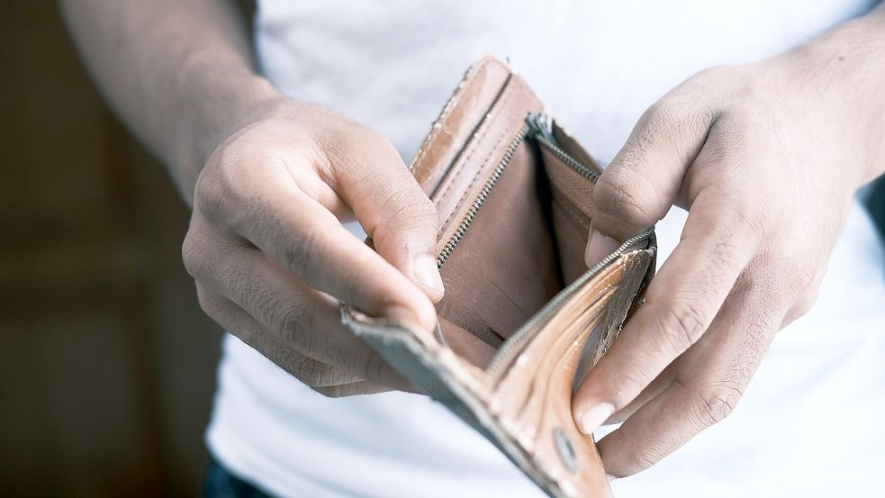 Die Inflation steigt, das Leben wird immer teurer und die Rente bleibt ungewiss: Jungen Menschen fehlt wohl auch in Zukunft das Geld. Foto: Towfiqu barbhuiya / Unsplash (Symbolbild).