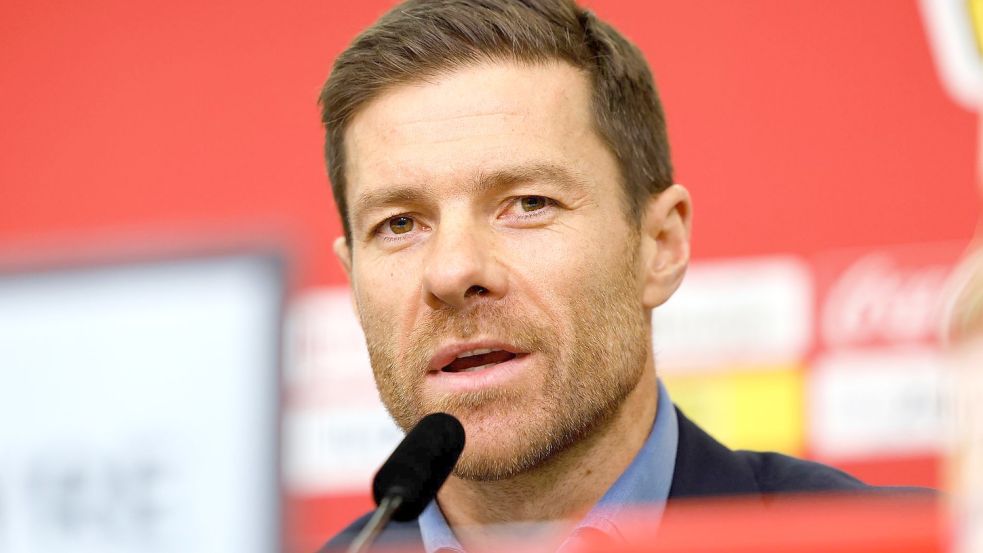 Hat bei Bayer 04 Leverkusen einen Vertrag bis zum 30. Juni 2024 unterschrieben: Trainer Xabi Alonso. Foto: Thomas Banneyer/dpa
