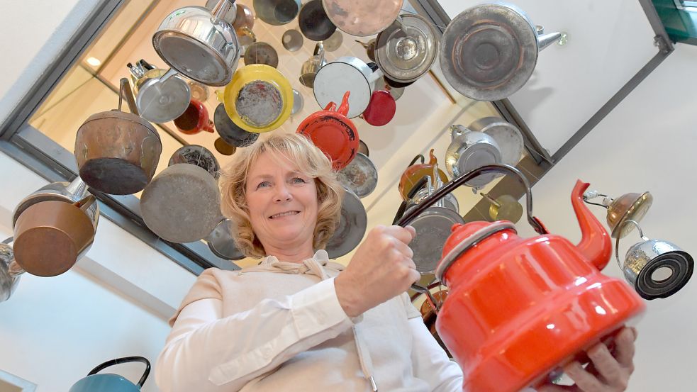Celia Hübl vom Bünting Teemuseum in Leer setzt im Alltag auf Wasserkocher. Foto: Ortgies