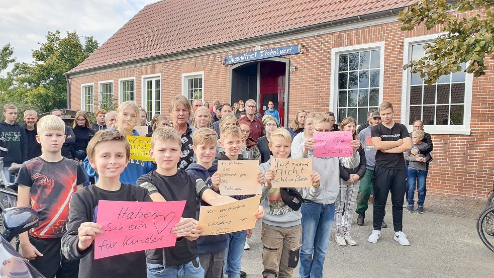 Einige der Kinder machten ihrer Enttäuschung über die Schließung des JuZ Luft. Foto: Gettkowski