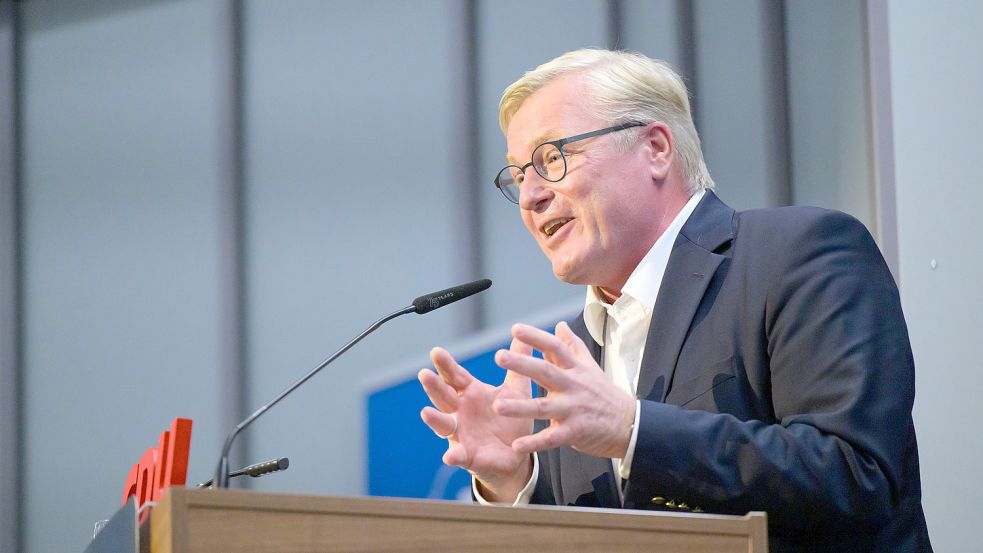 Wie viel verdient ein Minister in Niedersachsen? Unsere Redaktion hat bei Wirtschaftsminister Bernd Althusmann (CDU), Spitzenkandidat seiner Partei für die Landtagswahl in Niedersachsen am 9. Oktober 2022, nachgefragt. Foto: Philipp Schulze/dpa