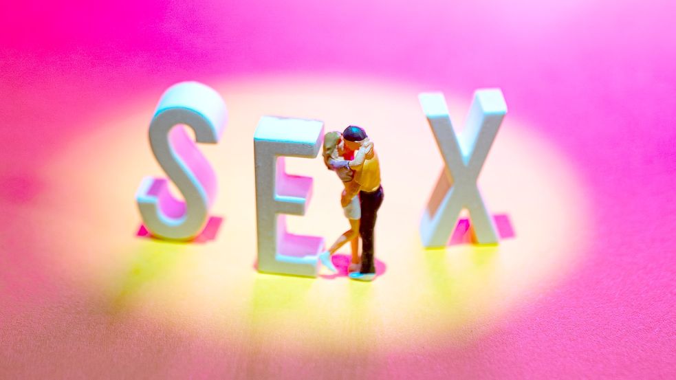 Das Aufklärungsbuch „Sex in Echt“ soll Jugendlichen helfen, alles rund um die Liebe, Lust und die Pubertät besser zu verstehen. Foto: Mathieu Stern / Unsplash (Symbolbild).