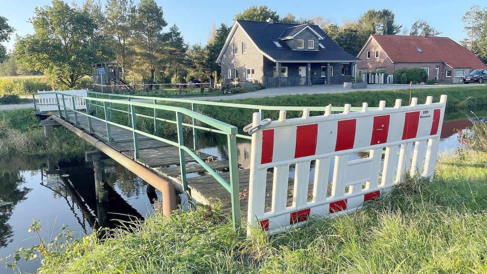 Seit dem Sommer ist die Brücke über den Voßbargkanal gesperrt. Foto: Bär