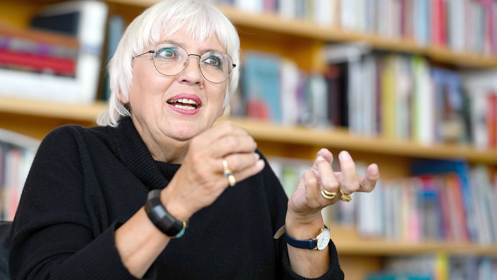 Schließungen von Kultureinrichtungen will Kulturstaatsministerin Claudia Roth vermeiden. Gleichzeitig setzt sie sich für bundeseinheitliche Regelungen bei Hilfsprogramme und Verordnungen ein. Foto: Bernd von Jutrczenka/dpa