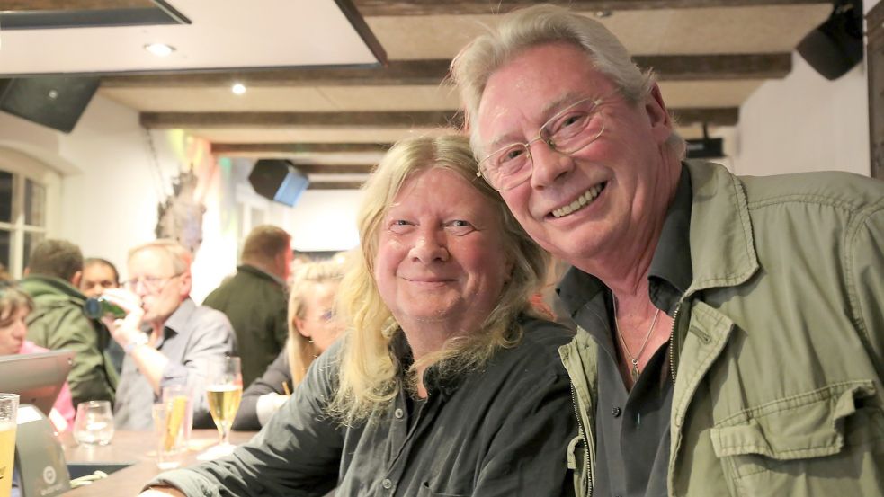 Architekt Jann Kruse (links) hat das Packhus entdeckt und saniert, Betreiber Gerry Creighton (rechts) füllt es mit Leben. Foto: Böning