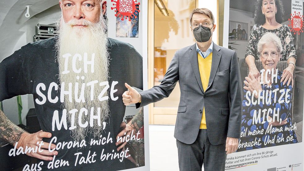 Lauterbach mit einem Kampagnen-Motiv. Foto: Michael Kappeler/dpa