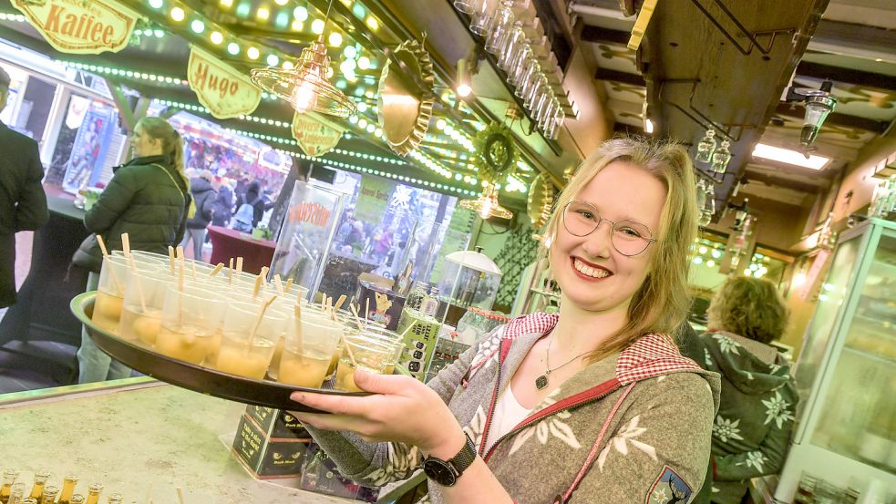 Seit einigen Jahren arbeitet Kira Schmidt beim Gallimarkt als Barkeeperin. Foto: Ortgies