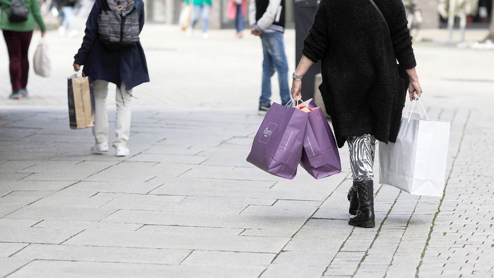 Vor Ort shoppen statt online - das ist eine Methode, mit der die Kunden den Einzelhandel stützen können. Foto: Michael Gründel