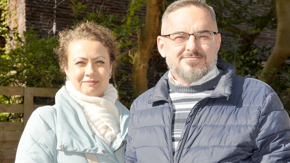 Olga Rudnieva und Oleg Polupudnov haben Mariupol Ende Mai verlassen. Ein Zurück gibt es für sie nicht. Nichts ist mehr übrig von ihrem alten Leben, sagen sie. Ihr Haus sei zerstört. Ihr Arbeitsplatz, ein Krankenhaus, verwaist. Foto: Ullrich