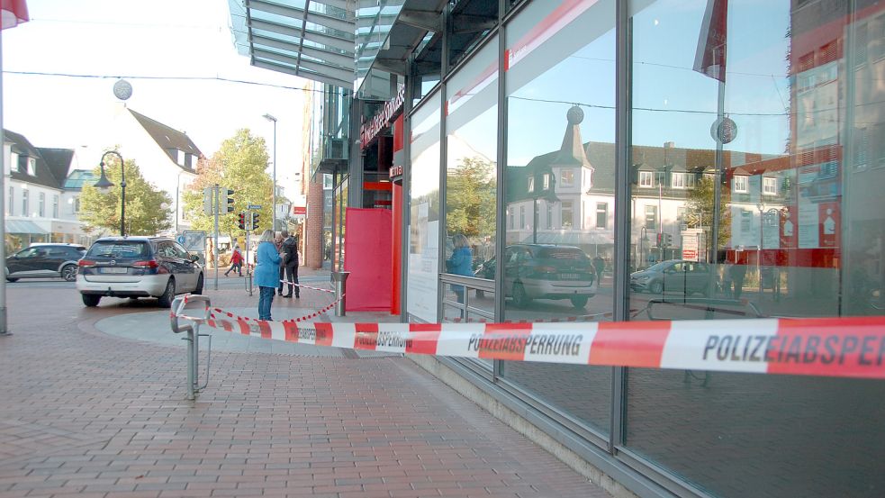 In Schleswig-Holstein haben Mitarbeiter einer Sparkasse zwei tote Menschen entdeckt. Foto: Marcel Nass