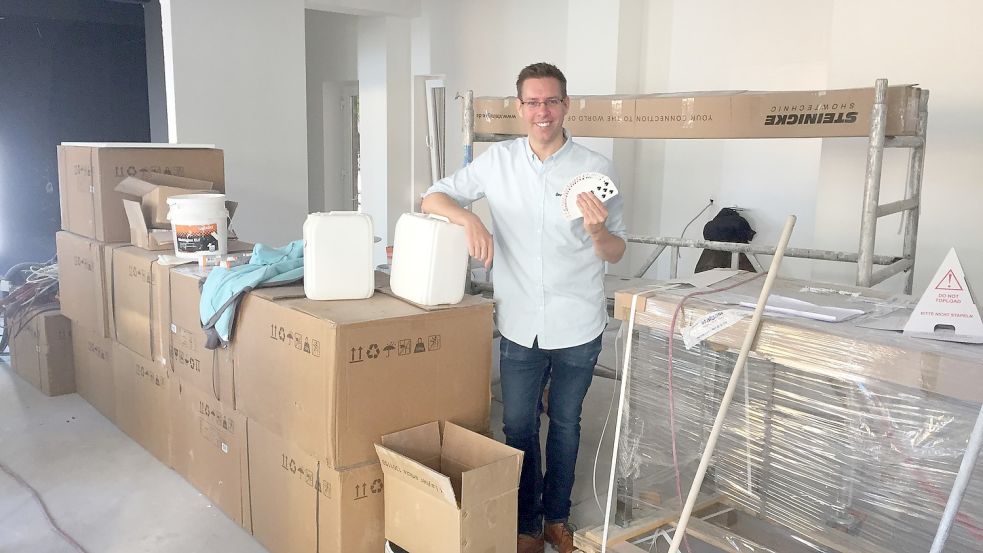 Andreas Reichert hat für sein Zaubertheater am Georgswall finanzielle Unterstützung von der Stadt erhalten. Foto: Schönig